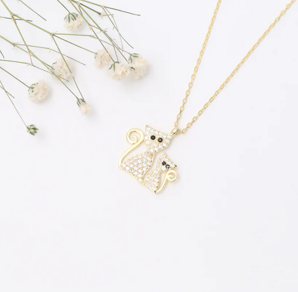 The cutest accessories for cat lovers: The Cute Cats necklace!