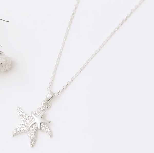 The perfect eye-catcher: The enchanting starfish necklace for mermaids and ocean lovers